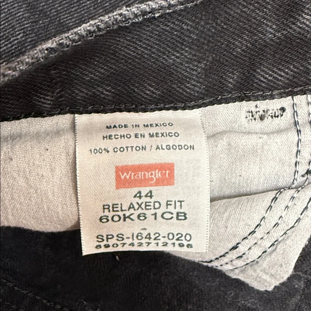 Wrangler Men’s 44 Black Denim Jean Shorts Relaxed Fit Cotton Y2K